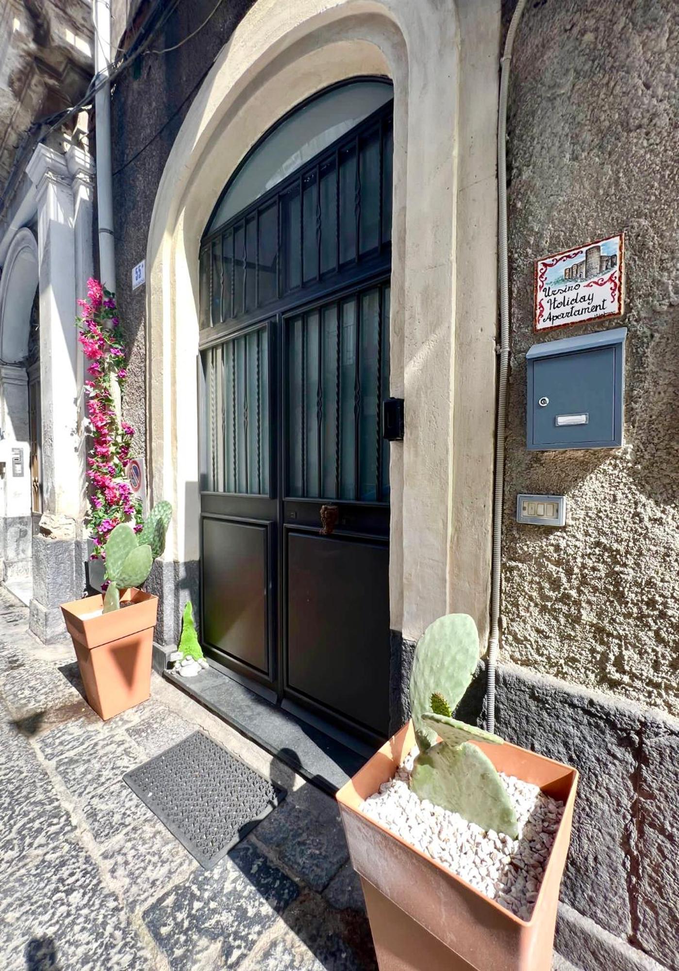 Ursino Holiday Apartment คาตาเนีย ภายนอก รูปภาพ